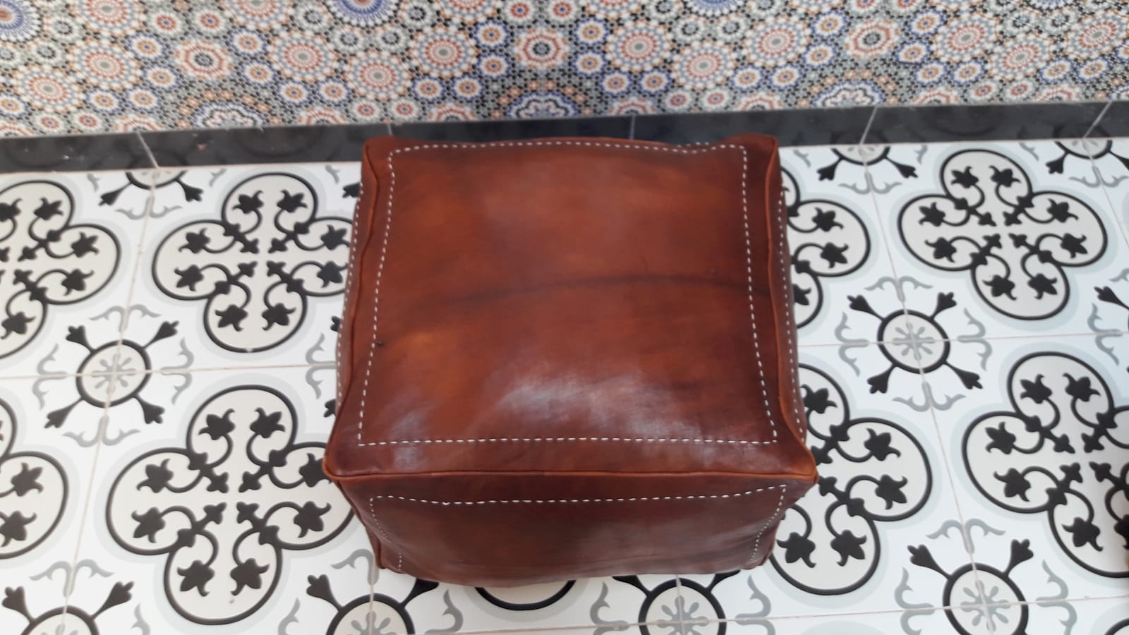  Pouf leather and Sabra silk Brown, White Morocco