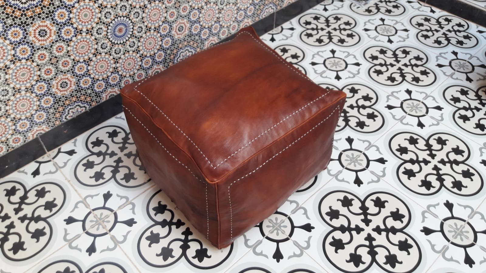  Pouf leather and Sabra silk Brown, White Morocco