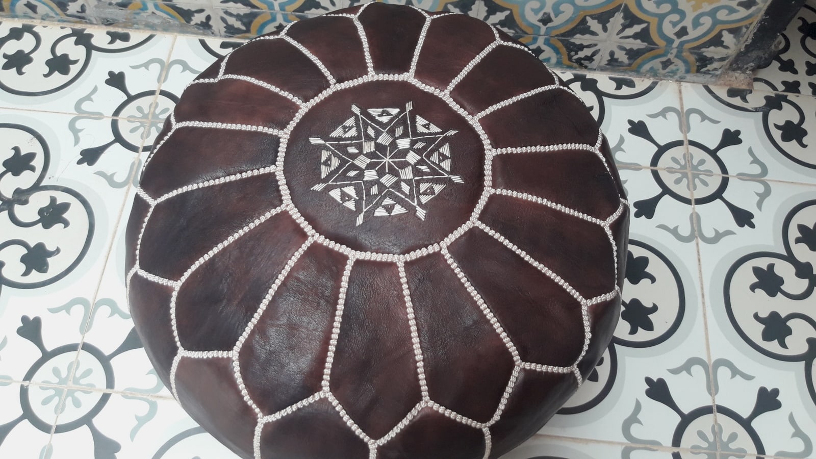  Pouf leather and Sabra silk Brown, White Morocco