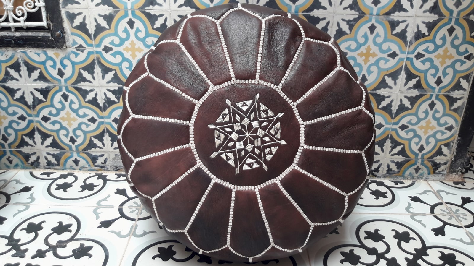  Pouf leather and Sabra silk Brown, White Morocco