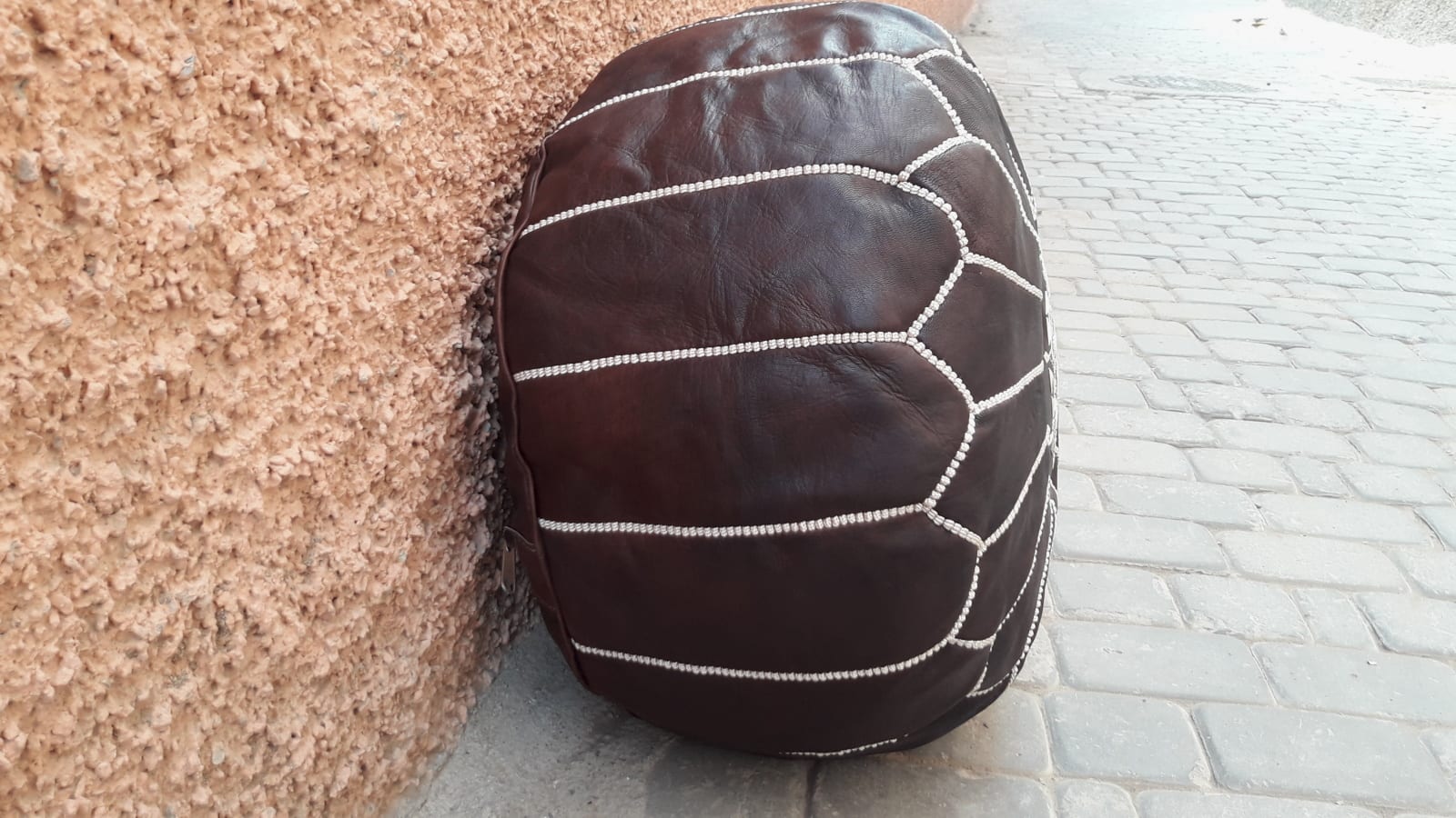  Pouf leather and Sabra silk Brown, White Morocco