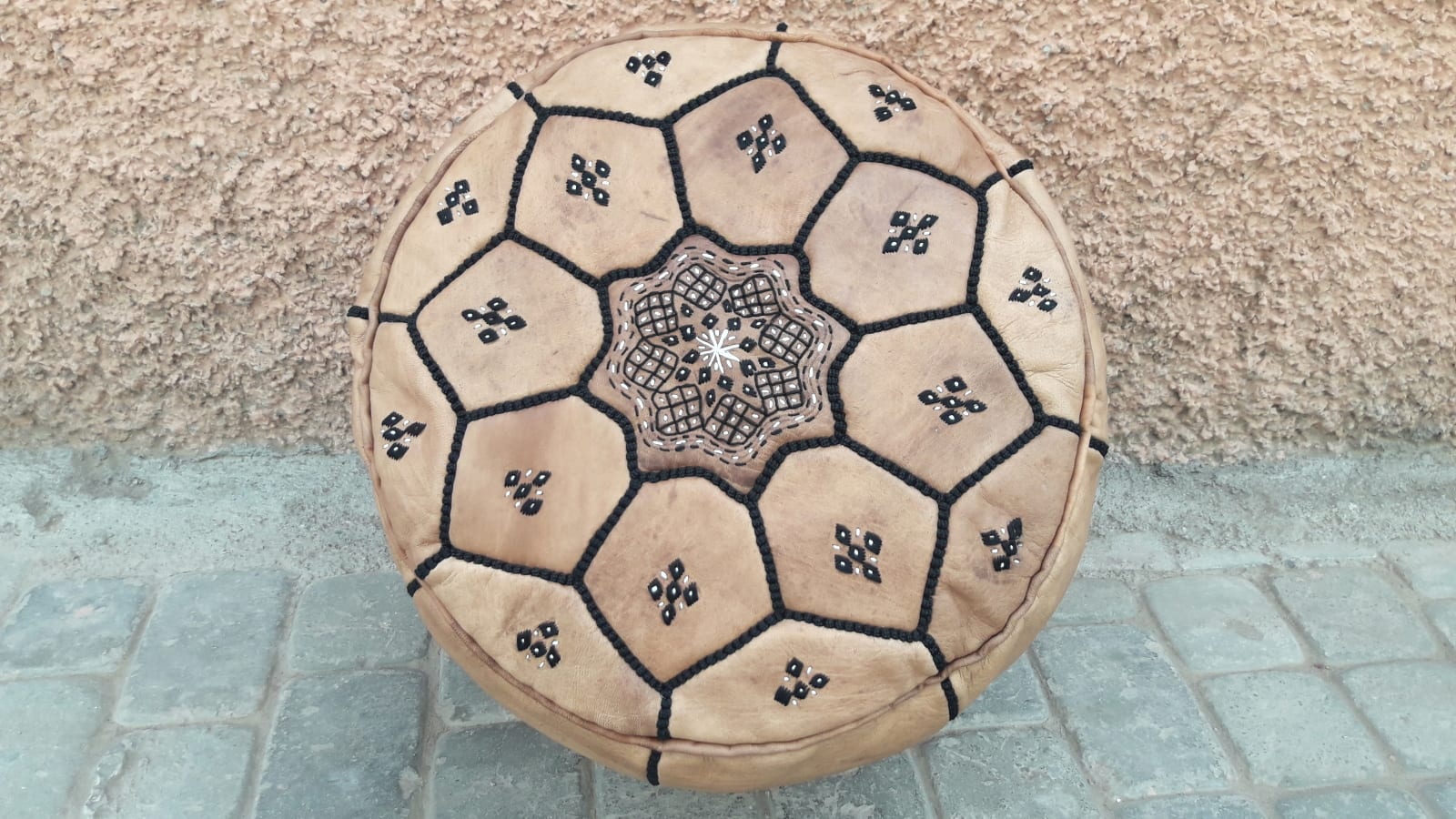  Pouf leather and Sabra silk White Morocco