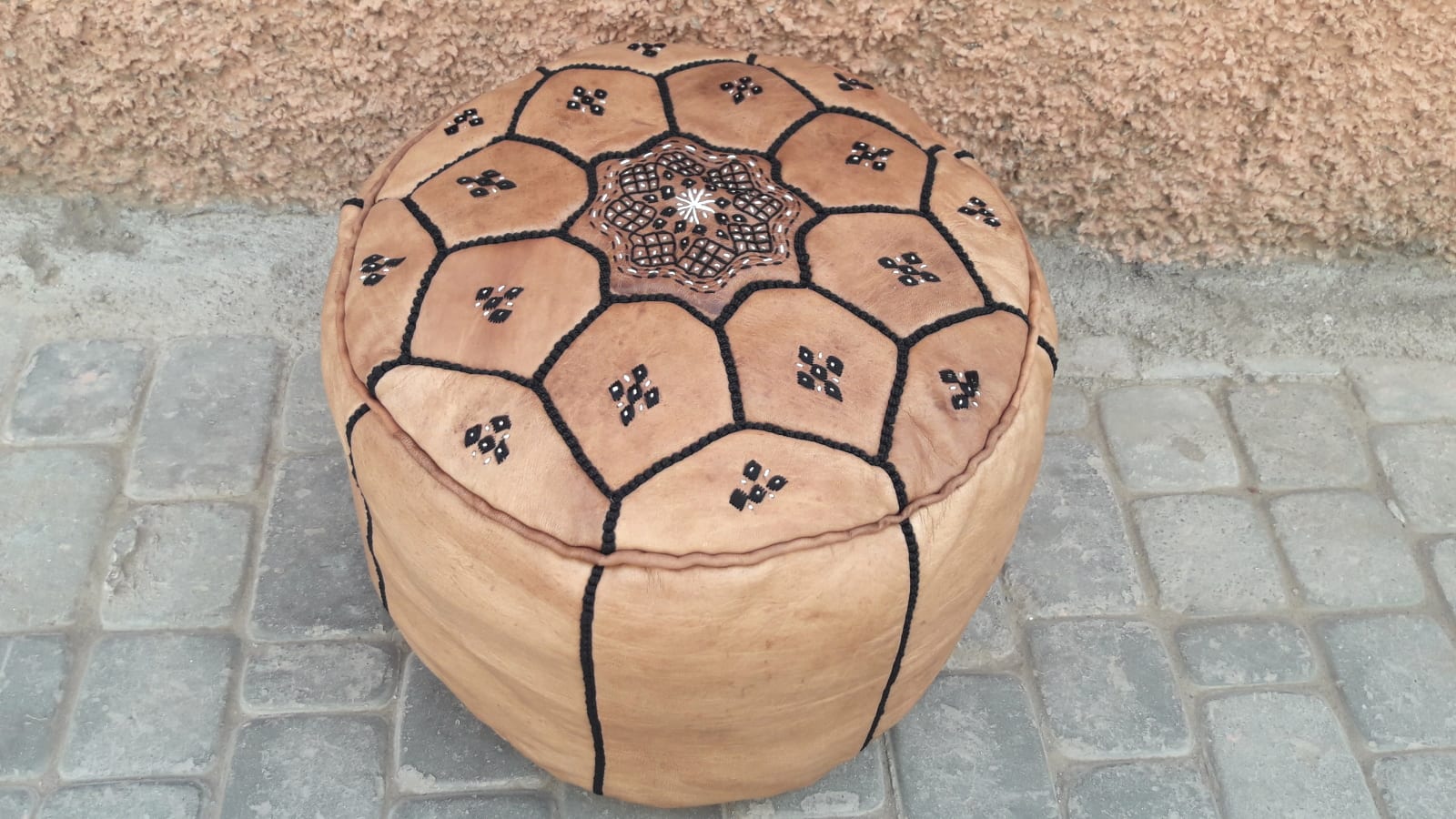  Pouf leather and Sabra silk White Morocco