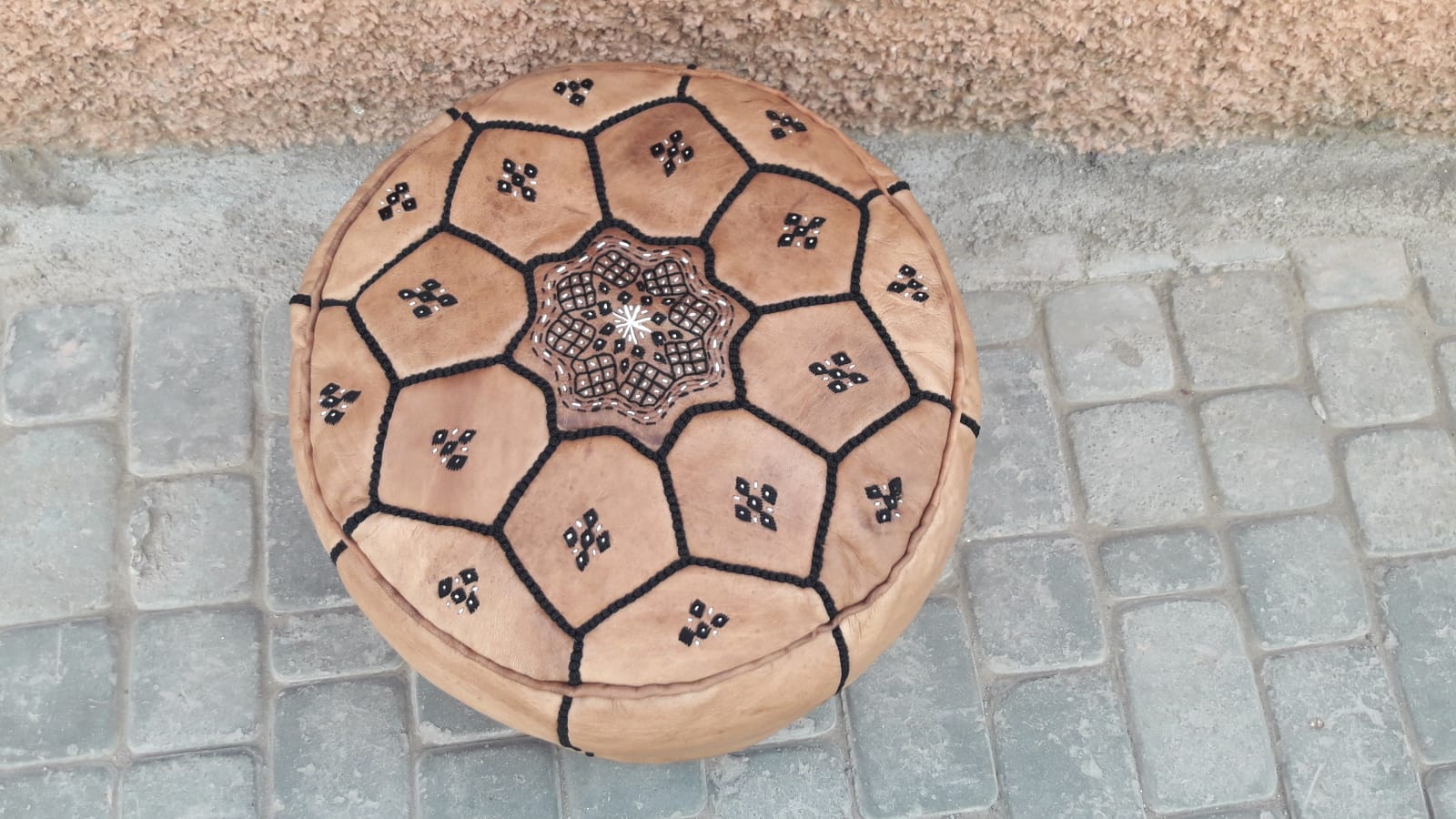  Pouf leather and Sabra silk White Morocco