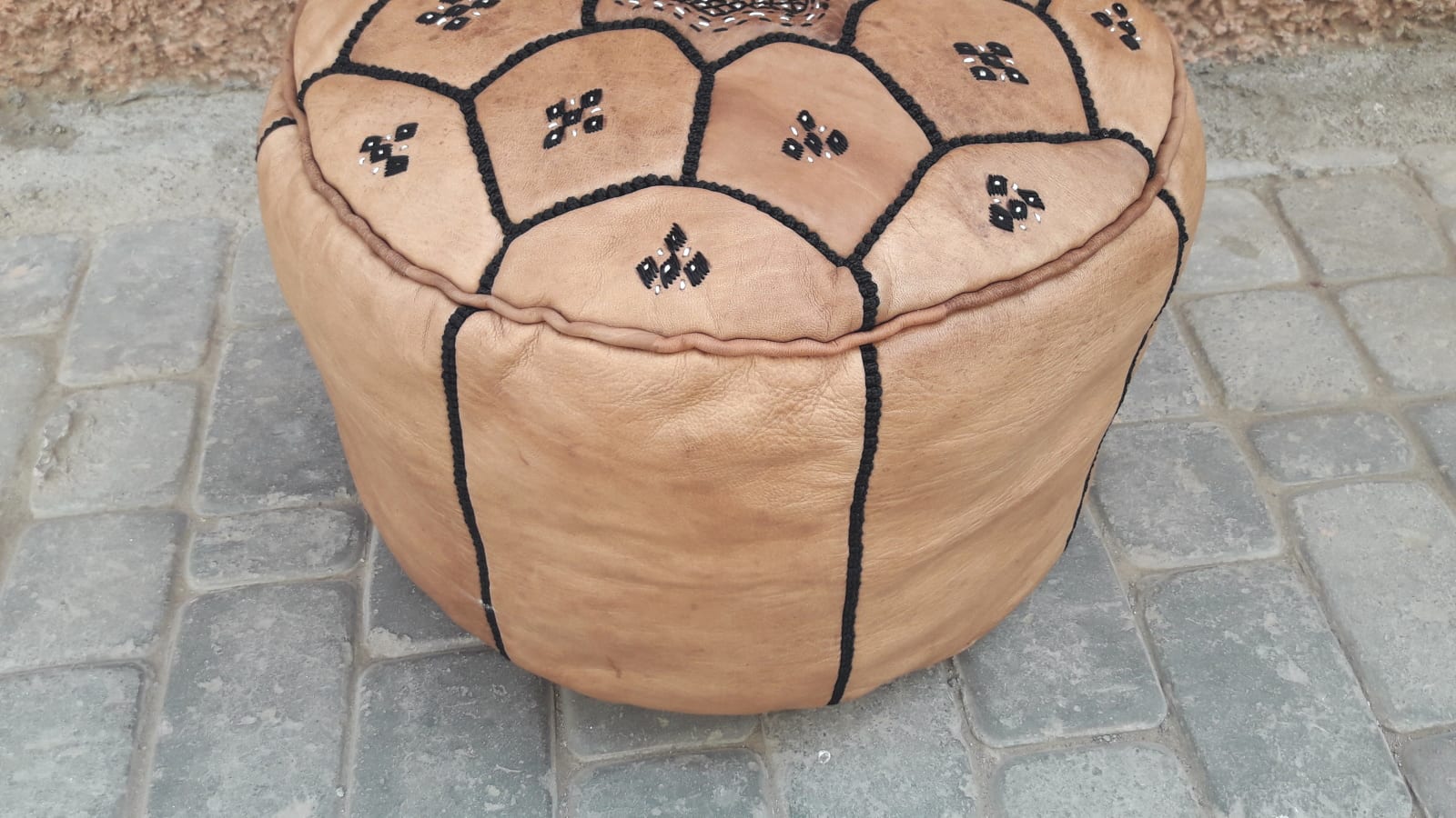  Pouf leather and Sabra silk White Morocco