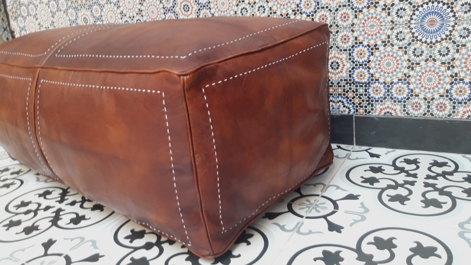  Pouf leather and Sabra silk Brown, White Morocco