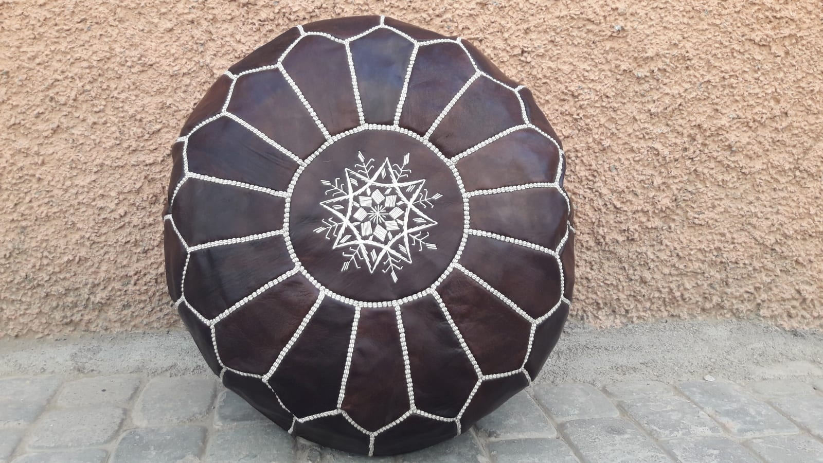  Pouf leather and Sabra silk Brown, White Morocco