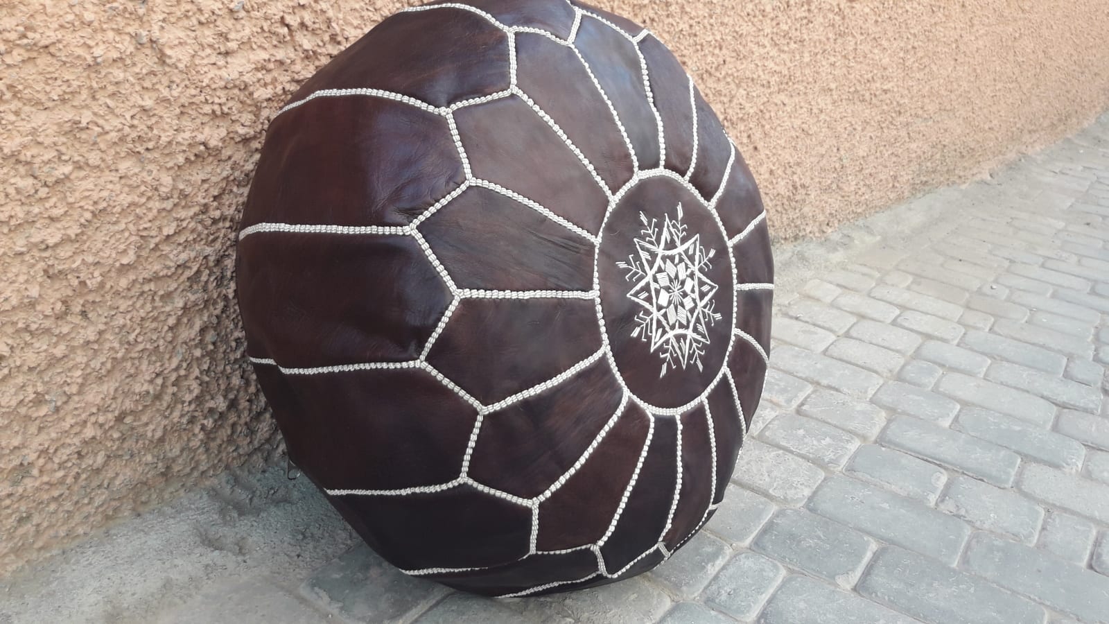  Pouf leather and Sabra silk Brown, White Morocco