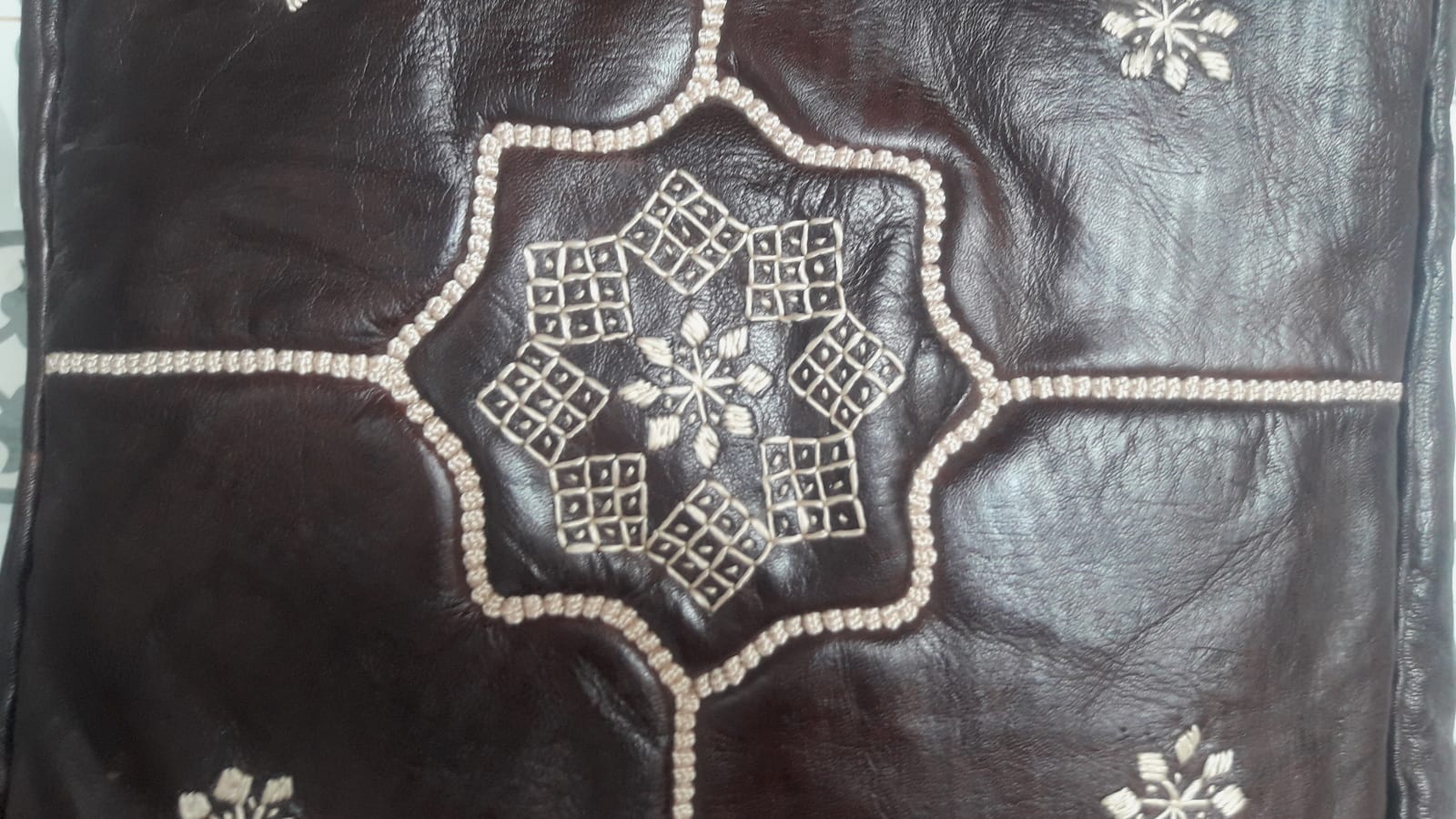  Pouf leather and Sabra silk Brown, White Morocco