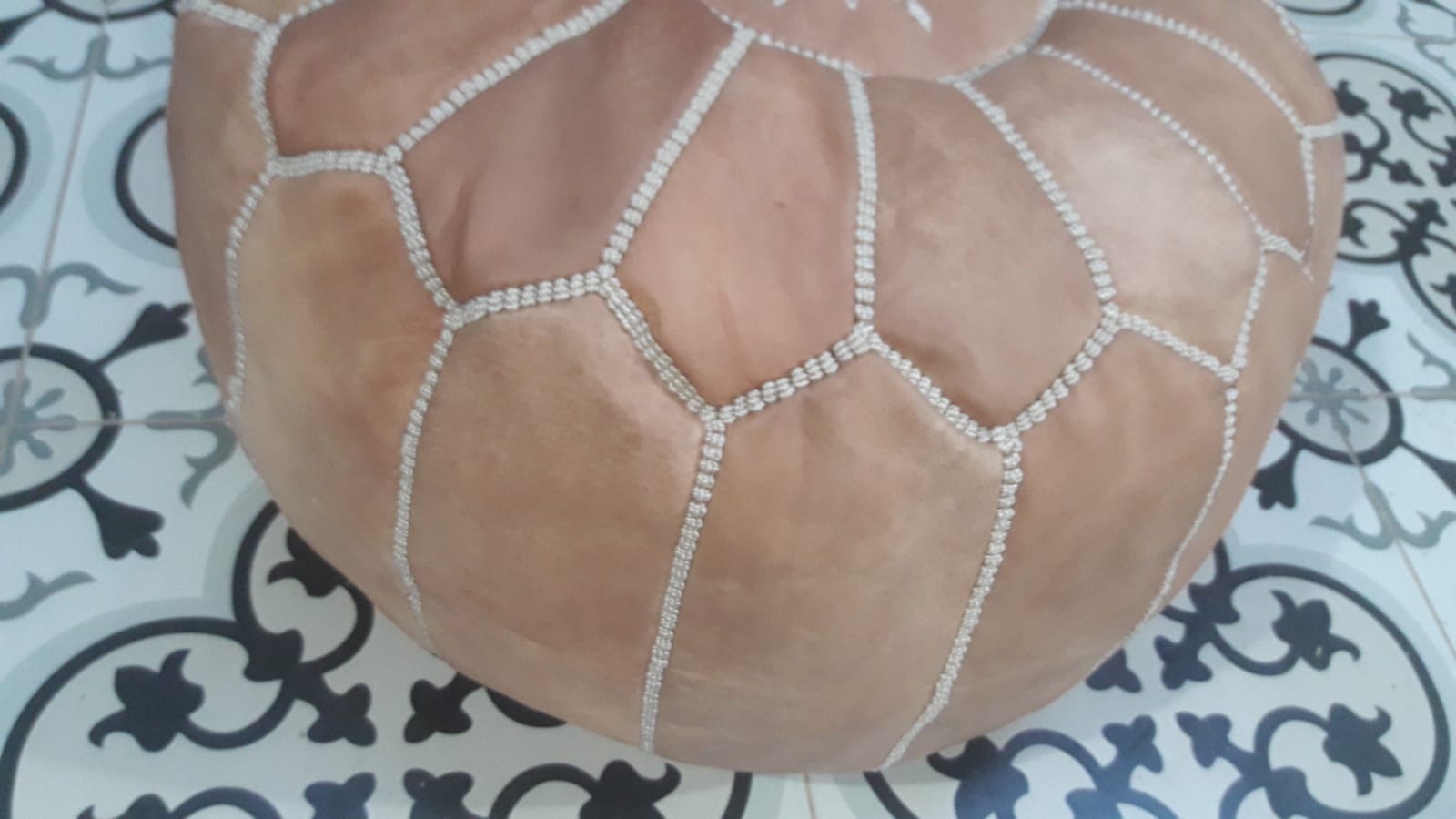  Pouf leather and Sabra silk White Morocco