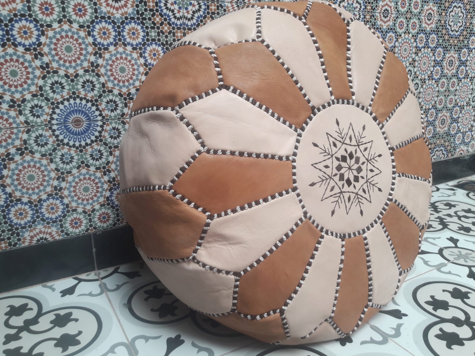  Pouf leather and Sabra silk Brown, White Morocco
