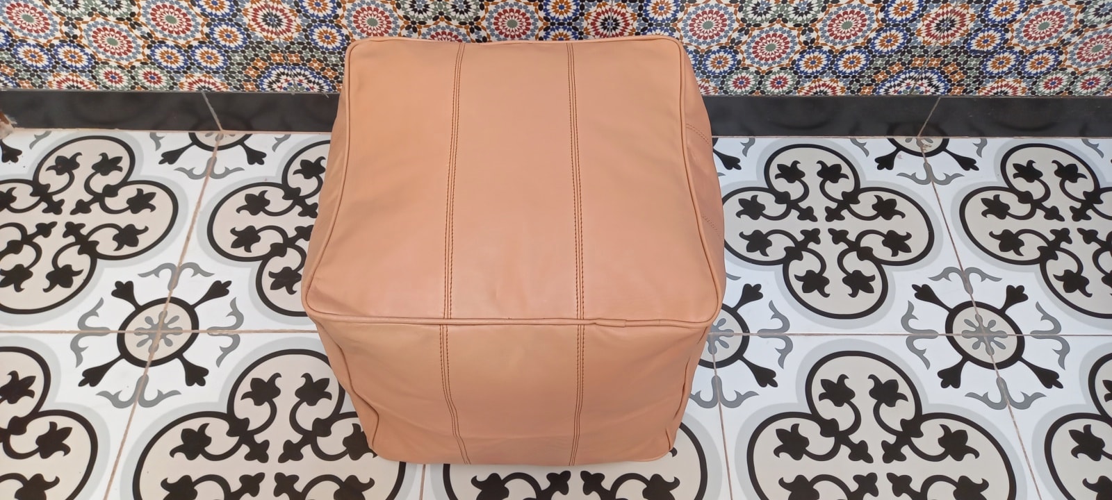  Pouf leather and Sabra silk White Morocco