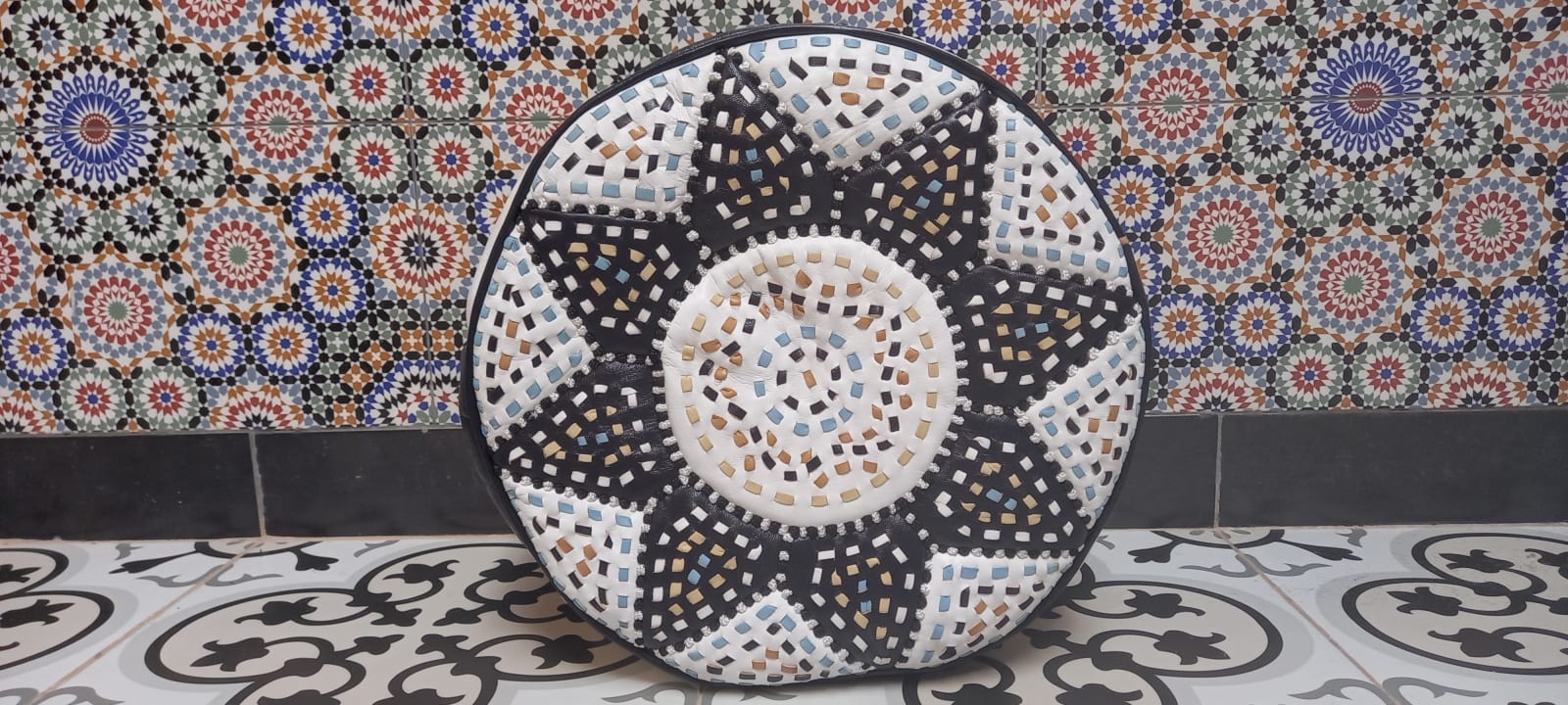  Pouf leather and Sabra silk Colored Morocco