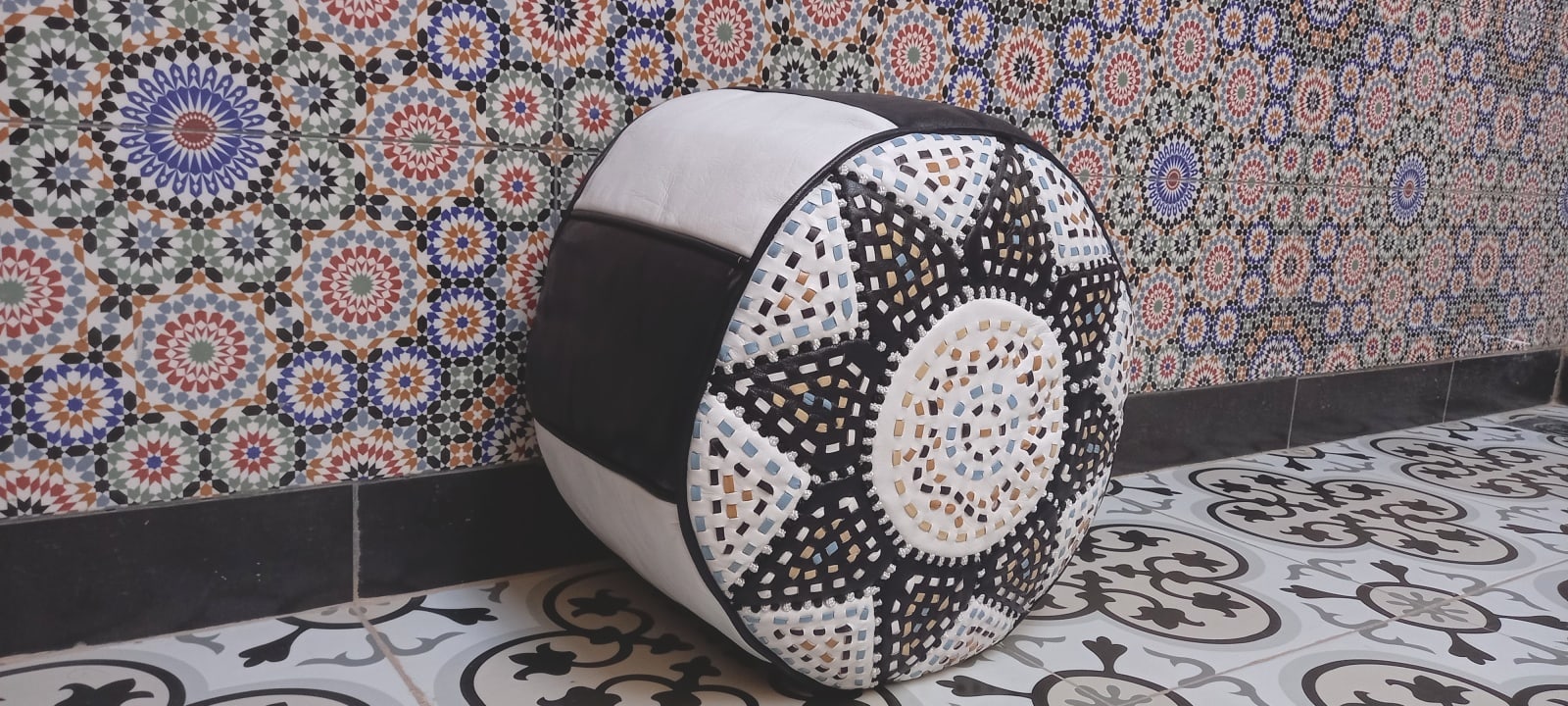  Pouf leather and Sabra silk Colored Morocco