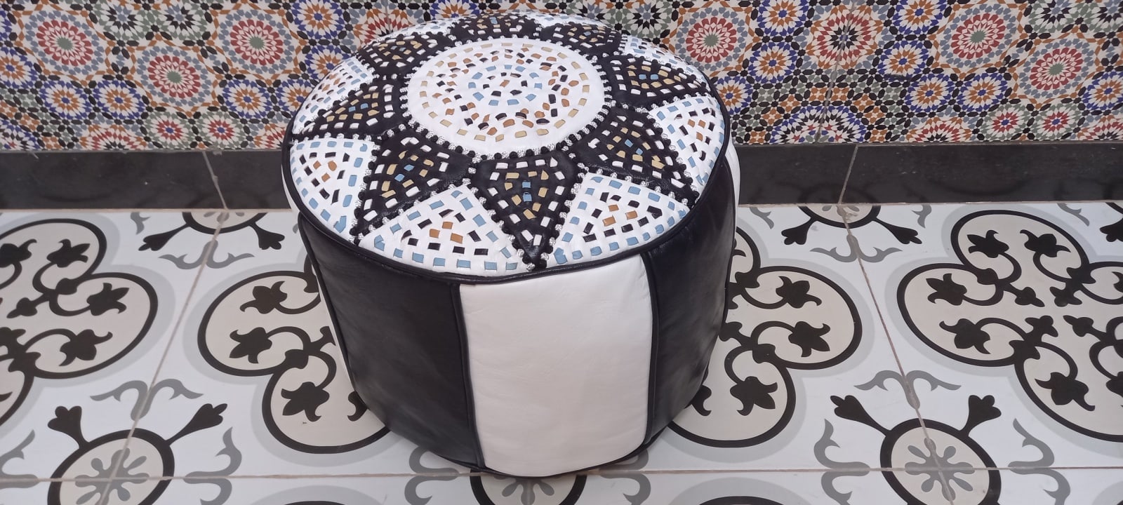  Pouf leather and Sabra silk Colored Morocco