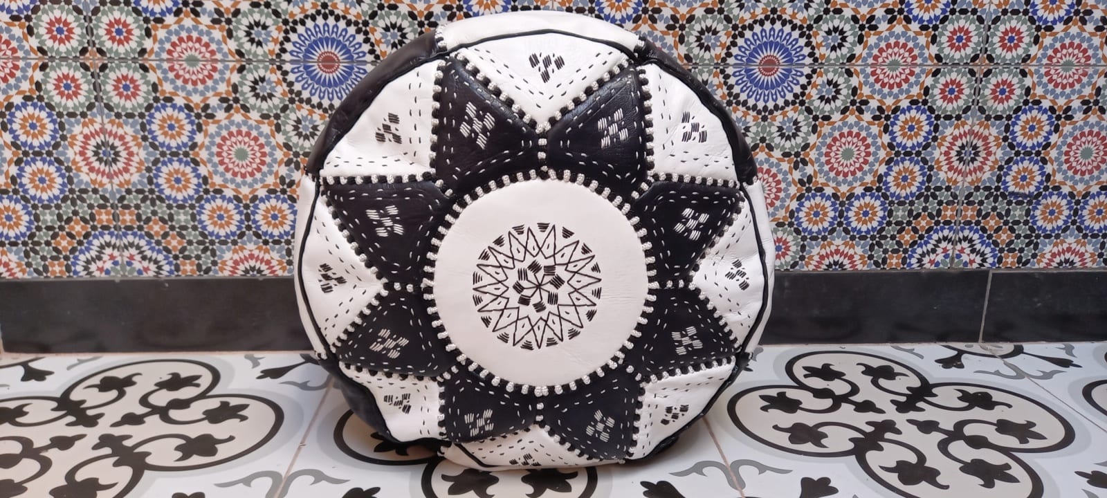  Pouf leather and Sabra silk Blue, White Morocco