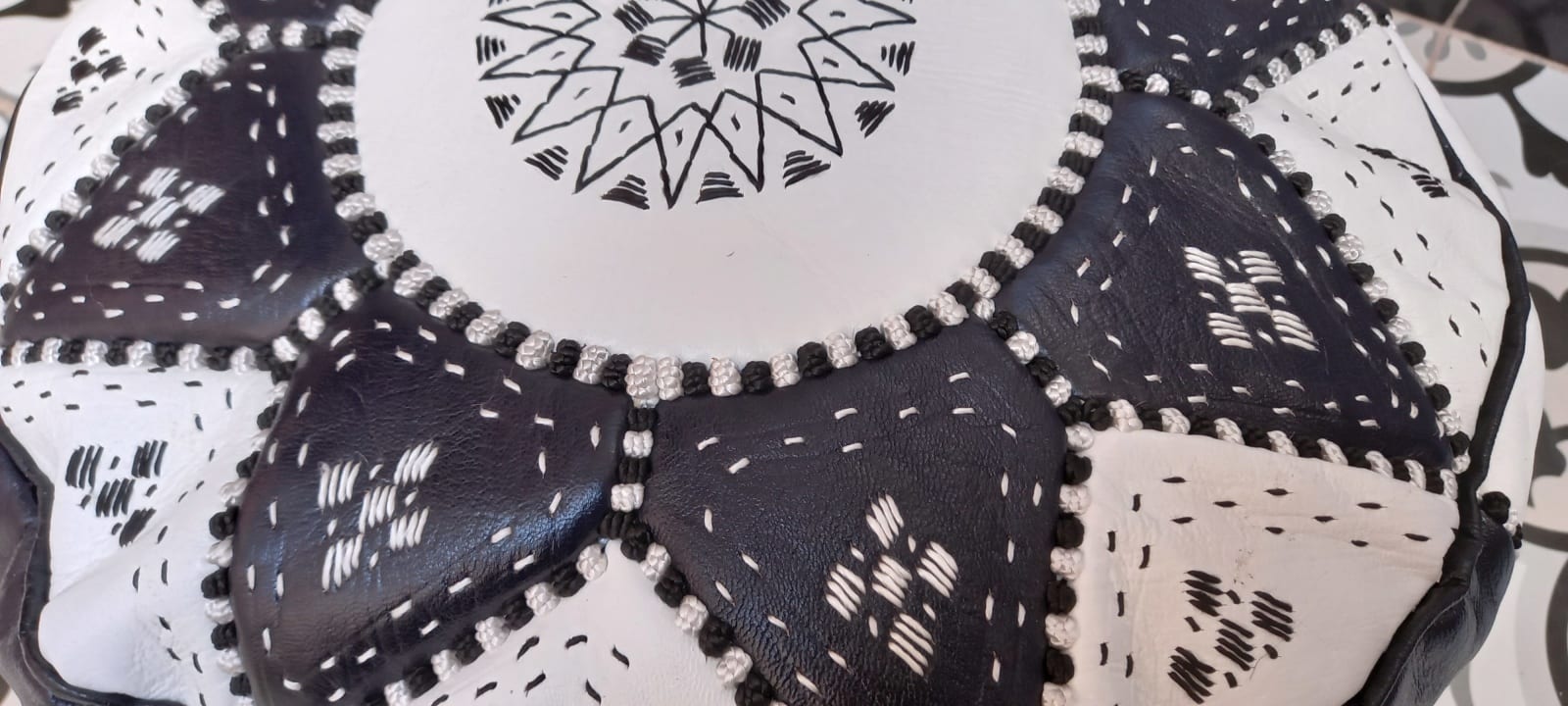  Pouf leather and Sabra silk Blue, White Morocco