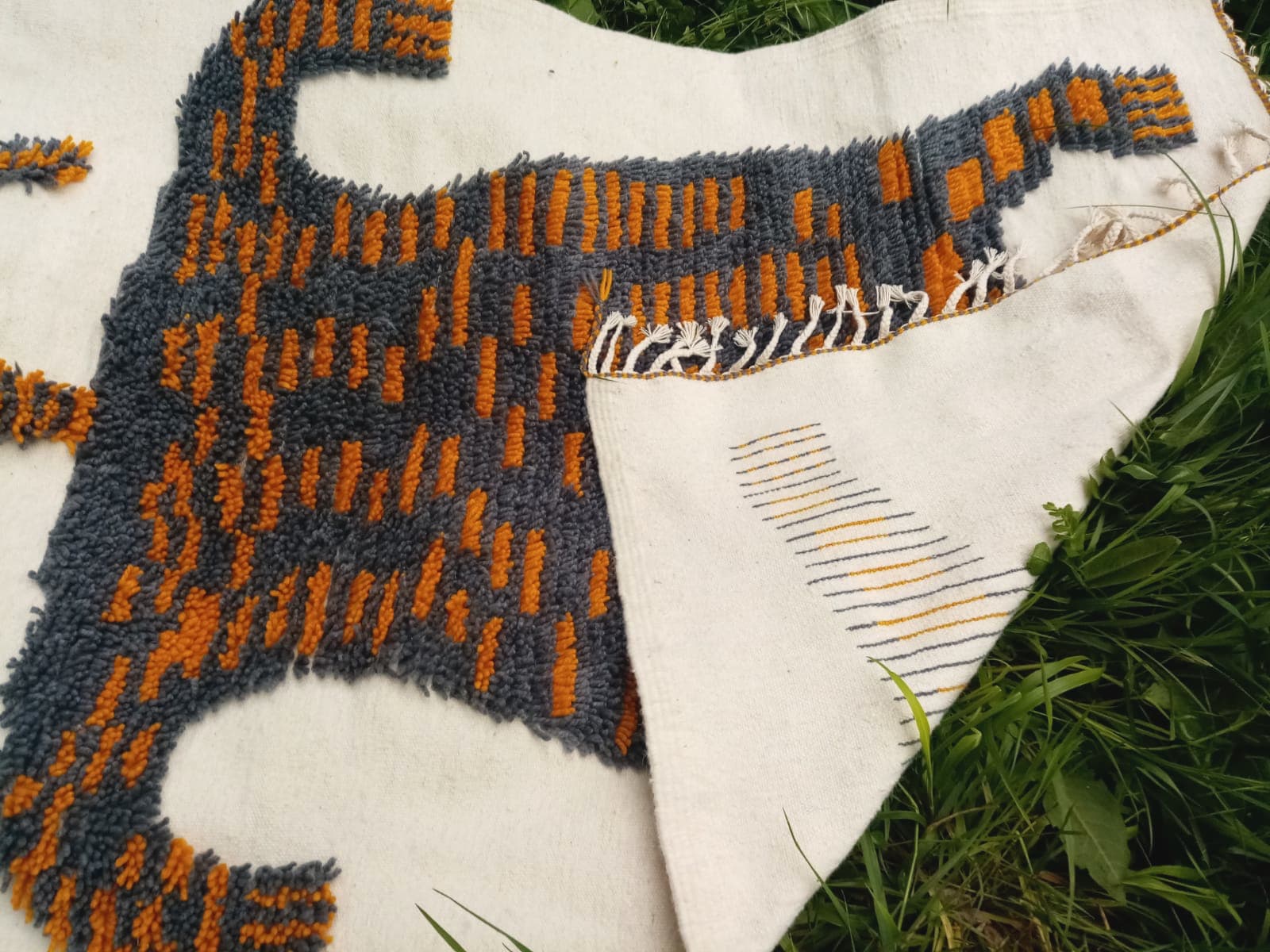 Handmade pileknot rug