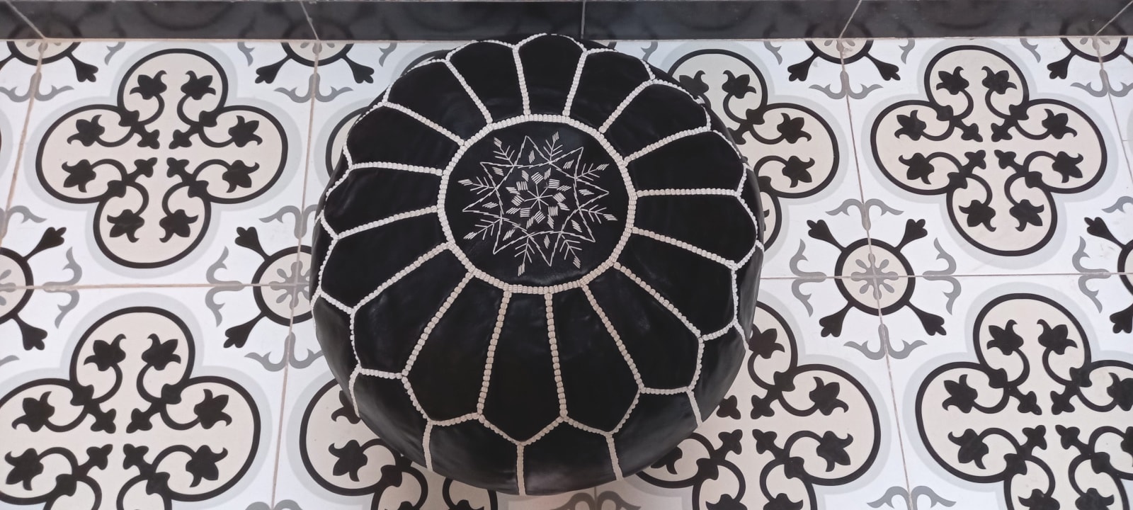  Pouf leather and Sabra silk Black, White Morocco