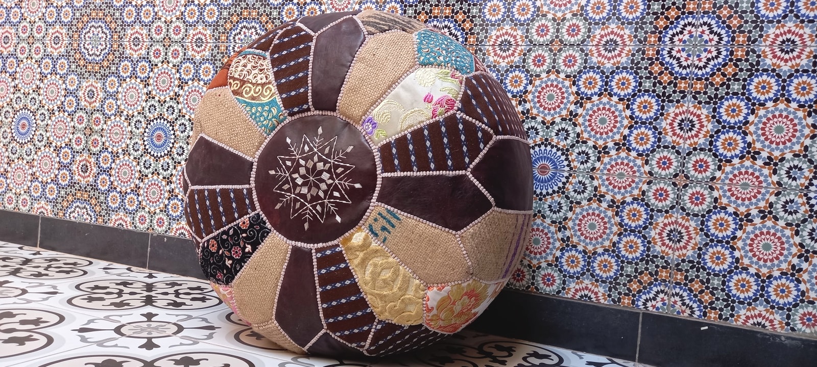  Pouf leather and Sabra silk Colored Morocco