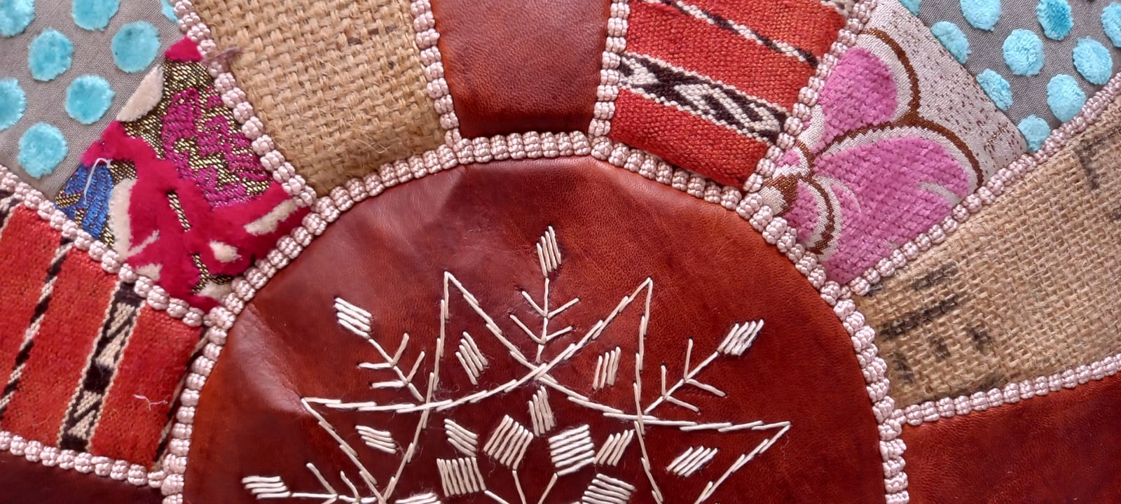  Pouf leather and Sabra silk Colored Morocco