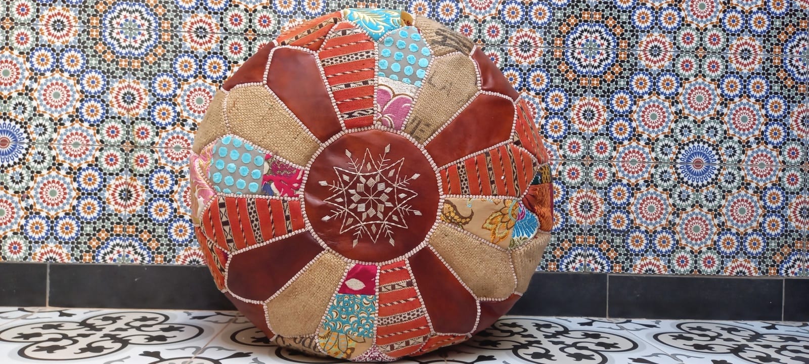  Pouf leather and Sabra silk Colored Morocco