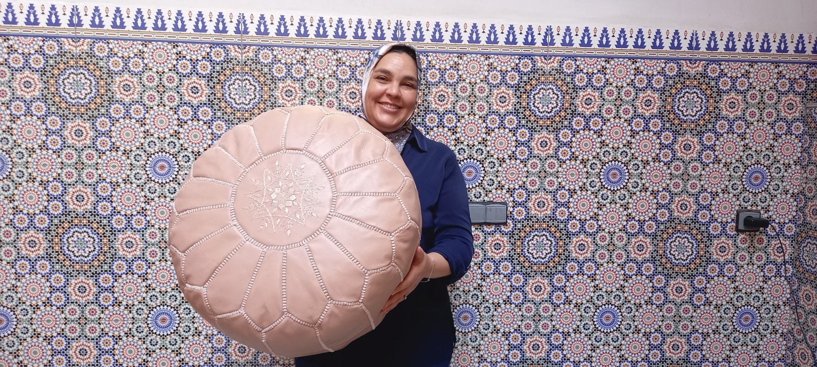  Pouf leather and Sabra silk White Morocco