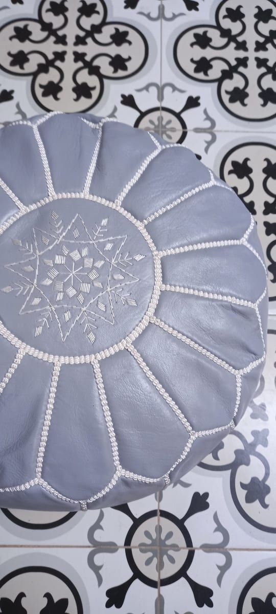  Pouf leather and Sabra silk Grey, White Morocco