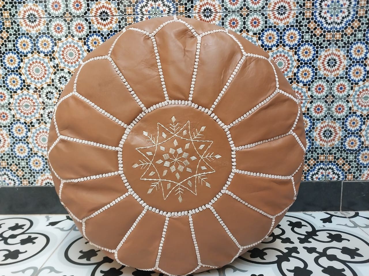  Pouf leather and Sabra silk Brown, White Morocco