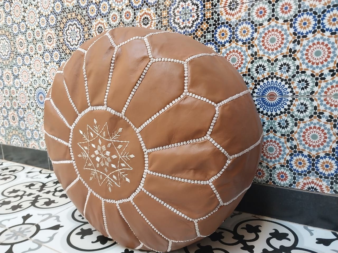  Pouf leather and Sabra silk Brown, White Morocco