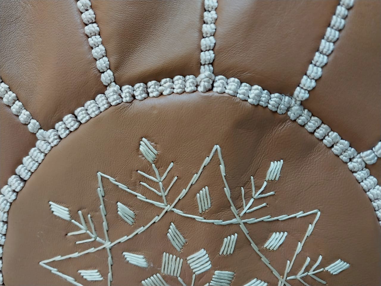  Pouf leather and Sabra silk Brown, White Morocco