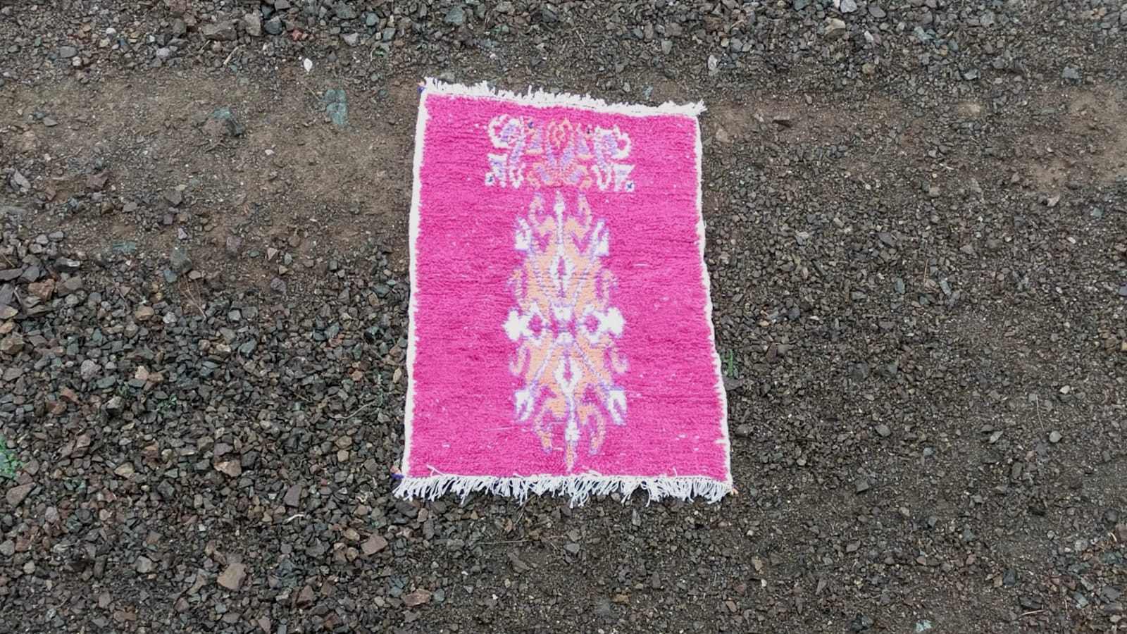 Handmade pileknot rug