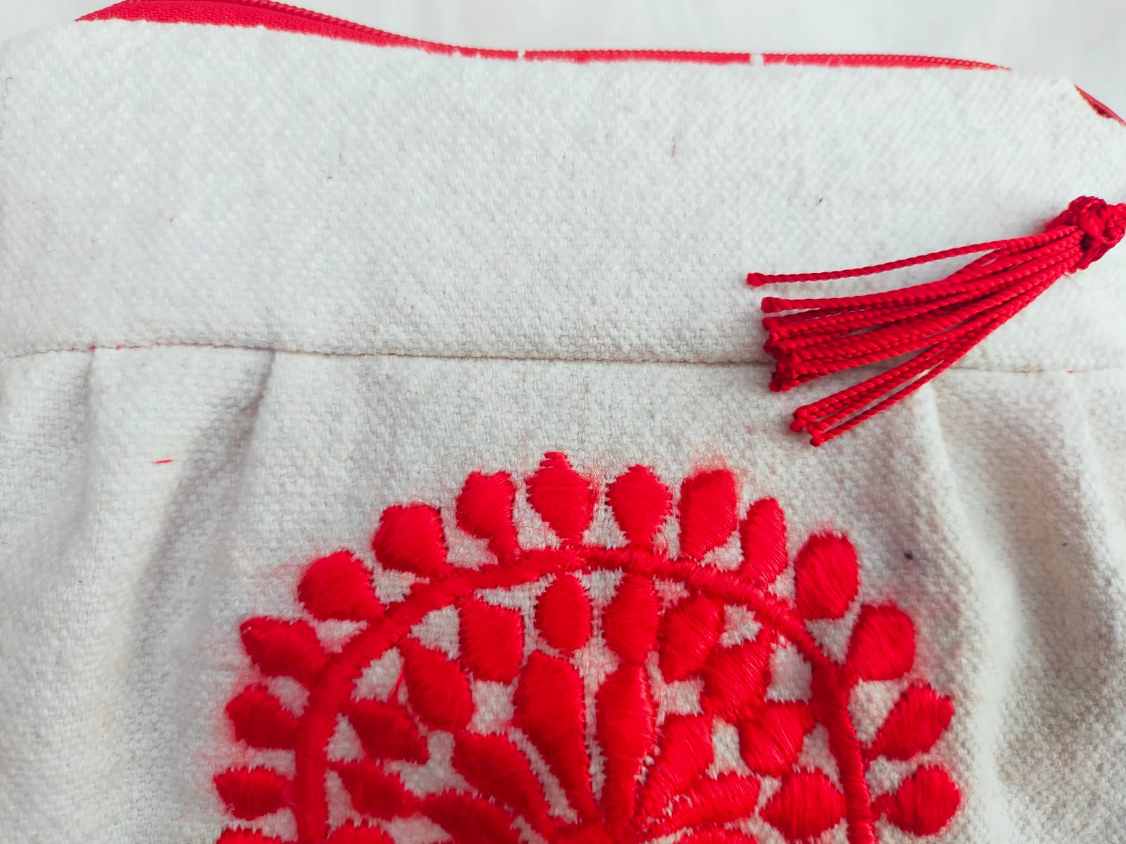  Pillow Acrylic Thread Red, White Morocco