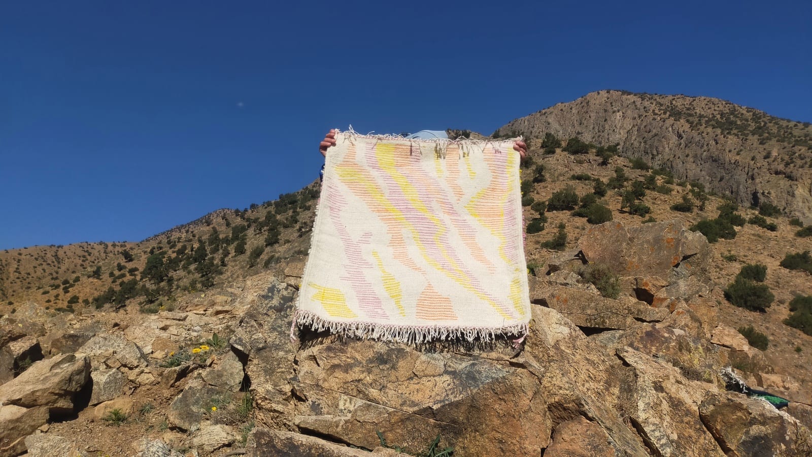 Handmade pileknot rug