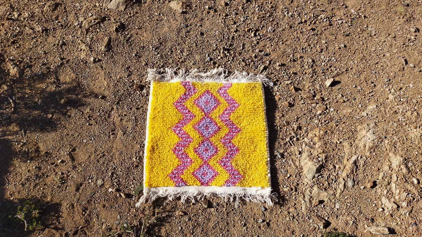 Handmade pileknot rug