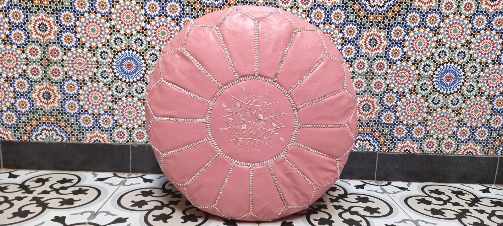  Pouf leather and Sabra silk Pink, White Morocco