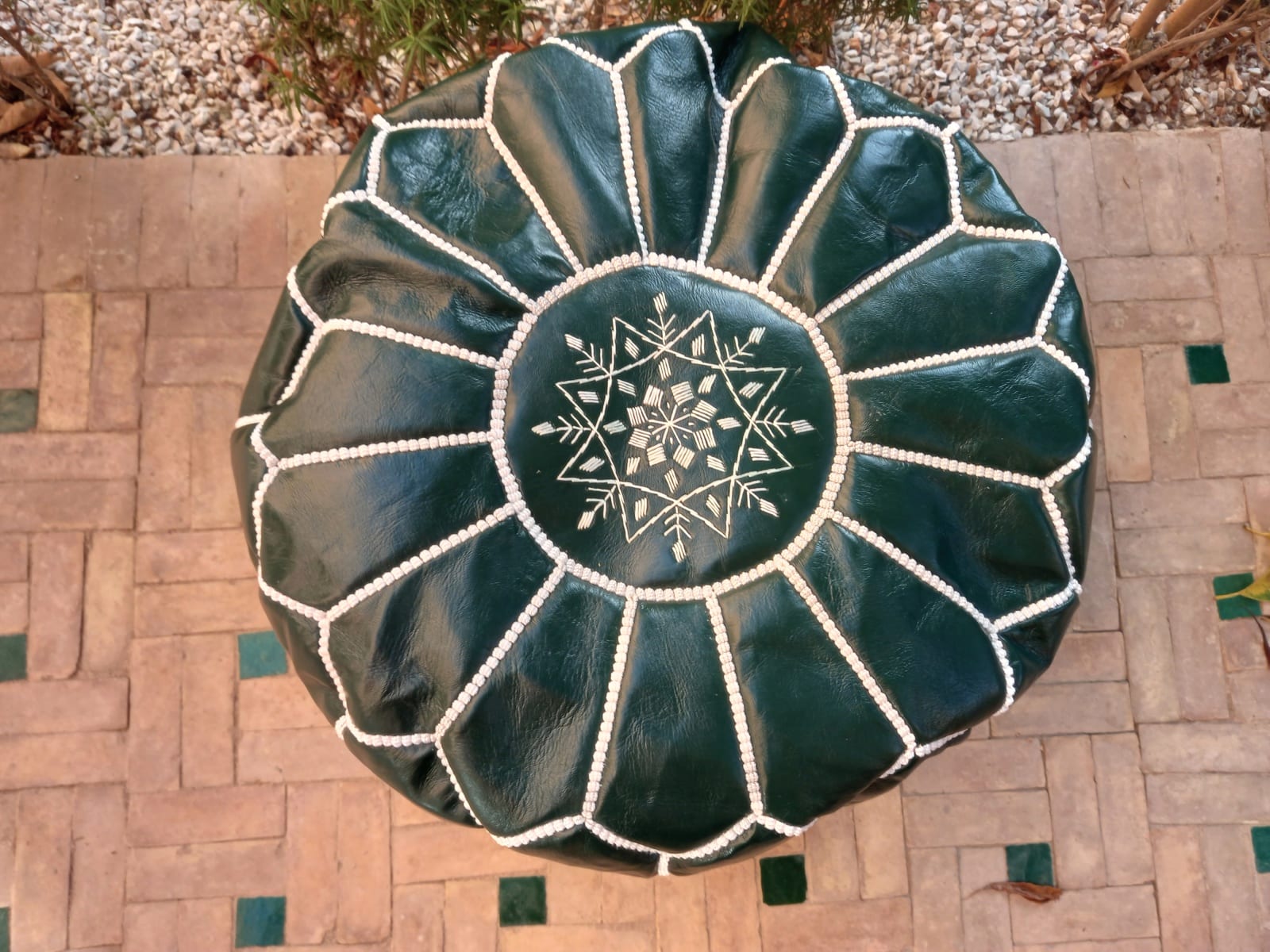  Pouf leather and Sabra silk Green, White Morocco