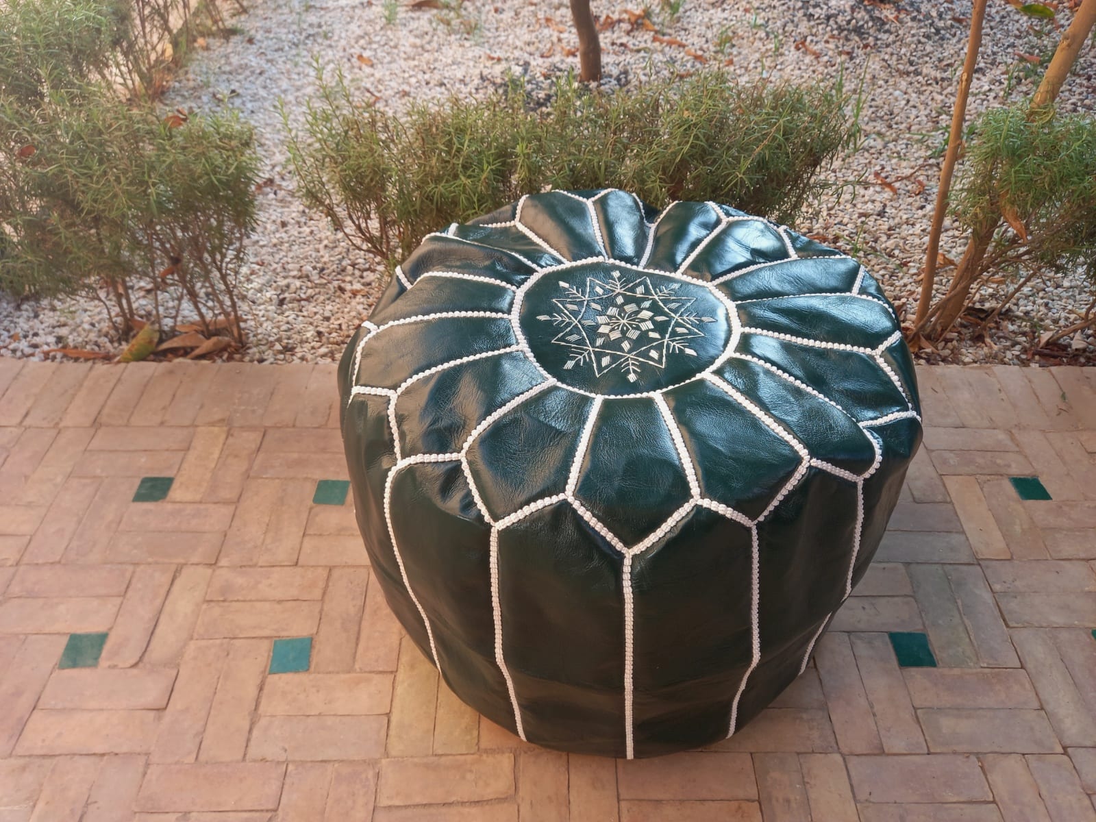  Pouf leather and Sabra silk Green, White Morocco