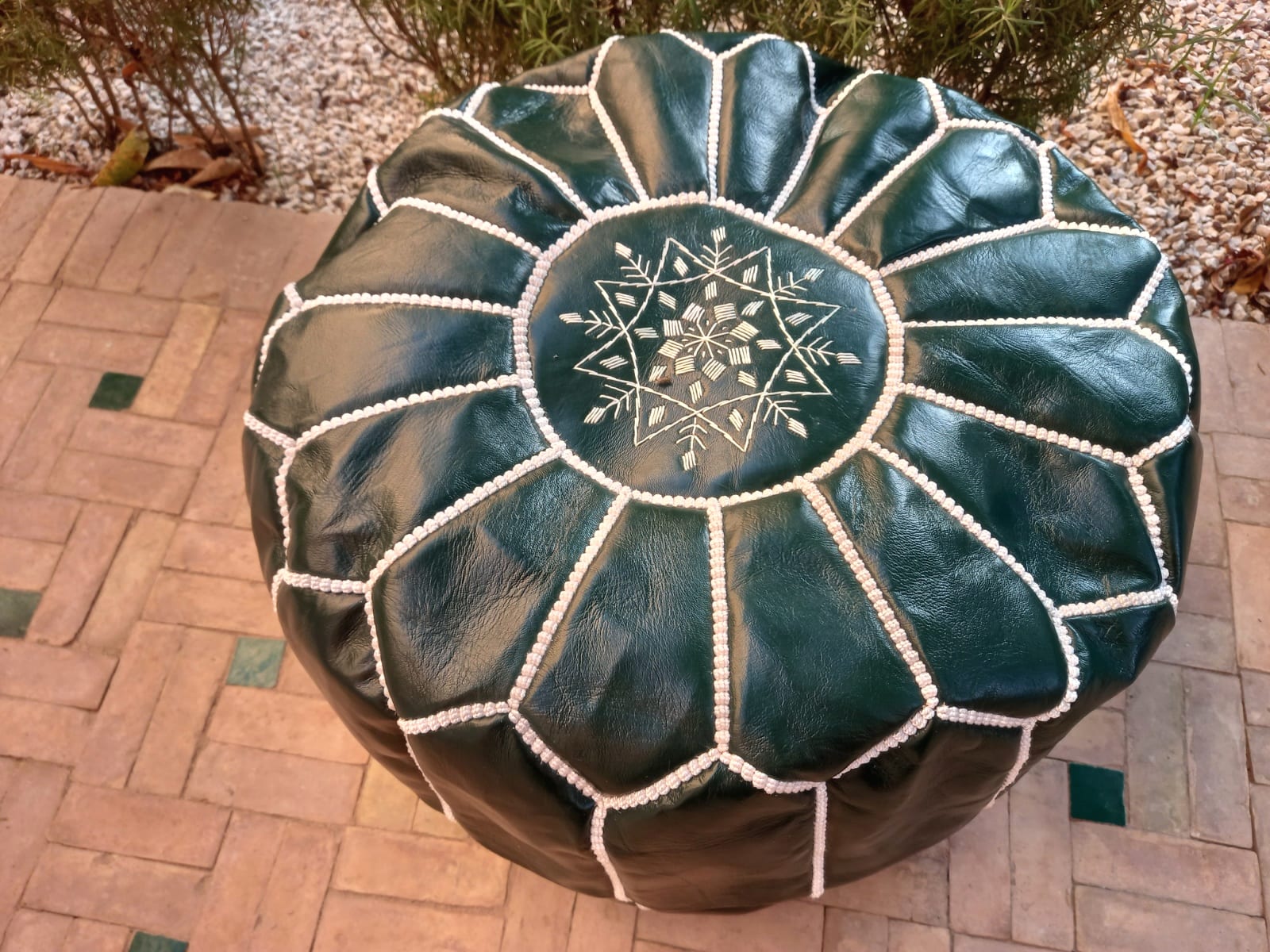  Pouf leather and Sabra silk Green, White Morocco