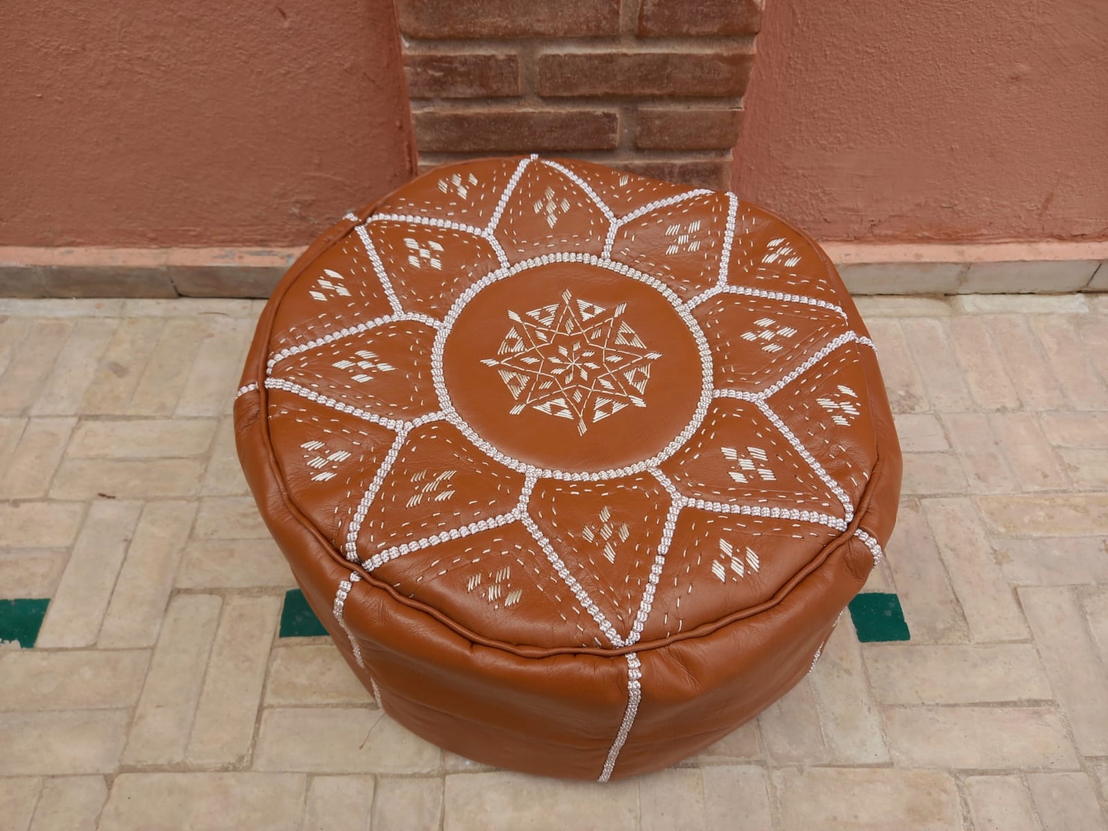  Pouf leather and Sabra silk Brown, White Morocco