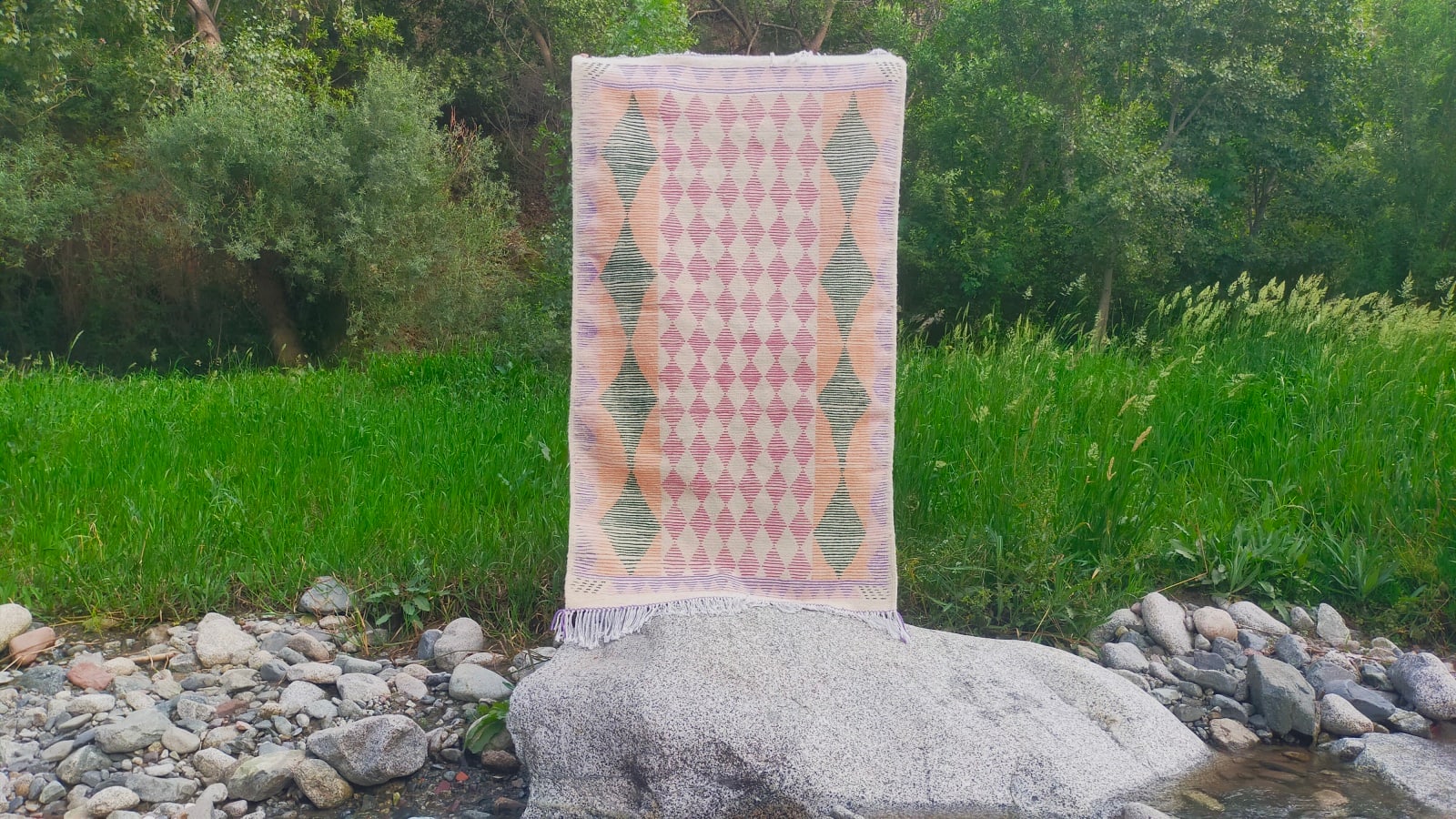 Handmade pileknot rug