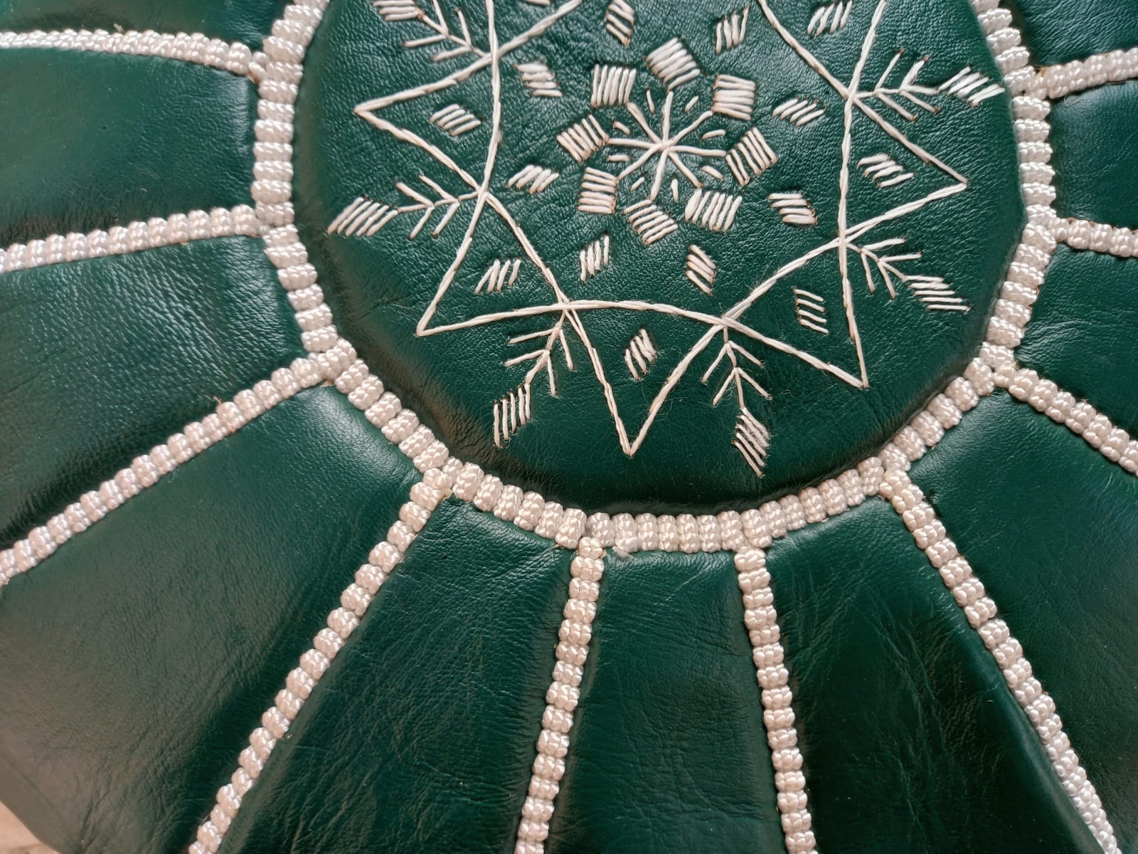 Pouf leather and Sabra silk Green, White Morocco