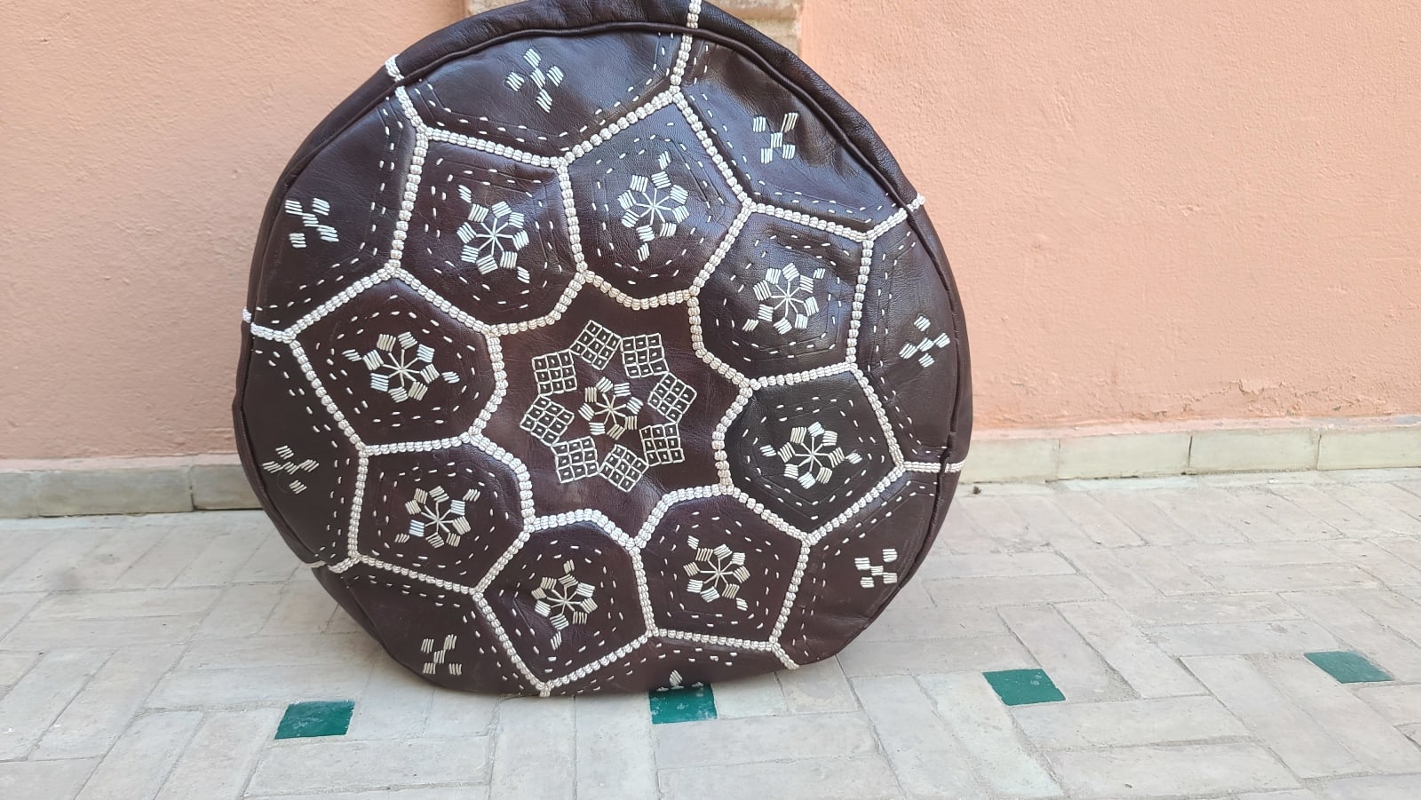  Pouf leather and Sabra silk Brown, White Morocco