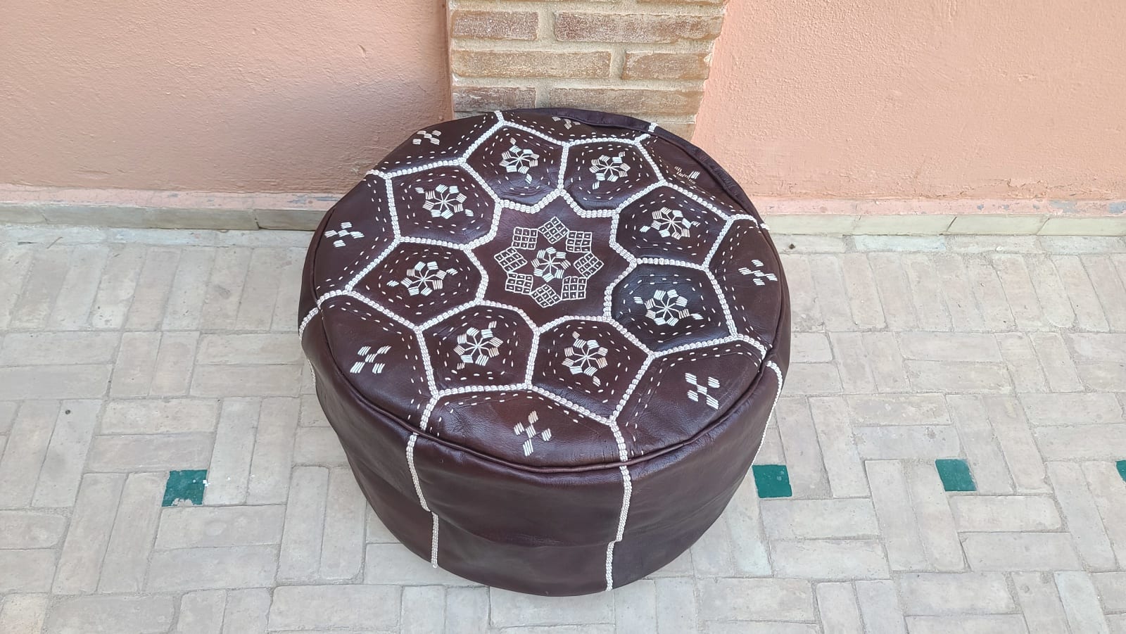  Pouf leather and Sabra silk Brown, White Morocco