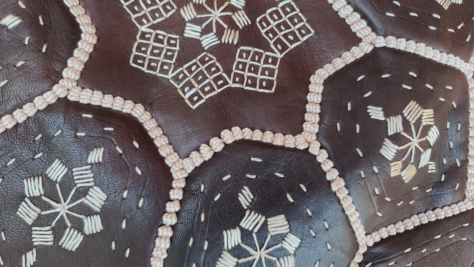  Pouf leather and Sabra silk Brown, White Morocco