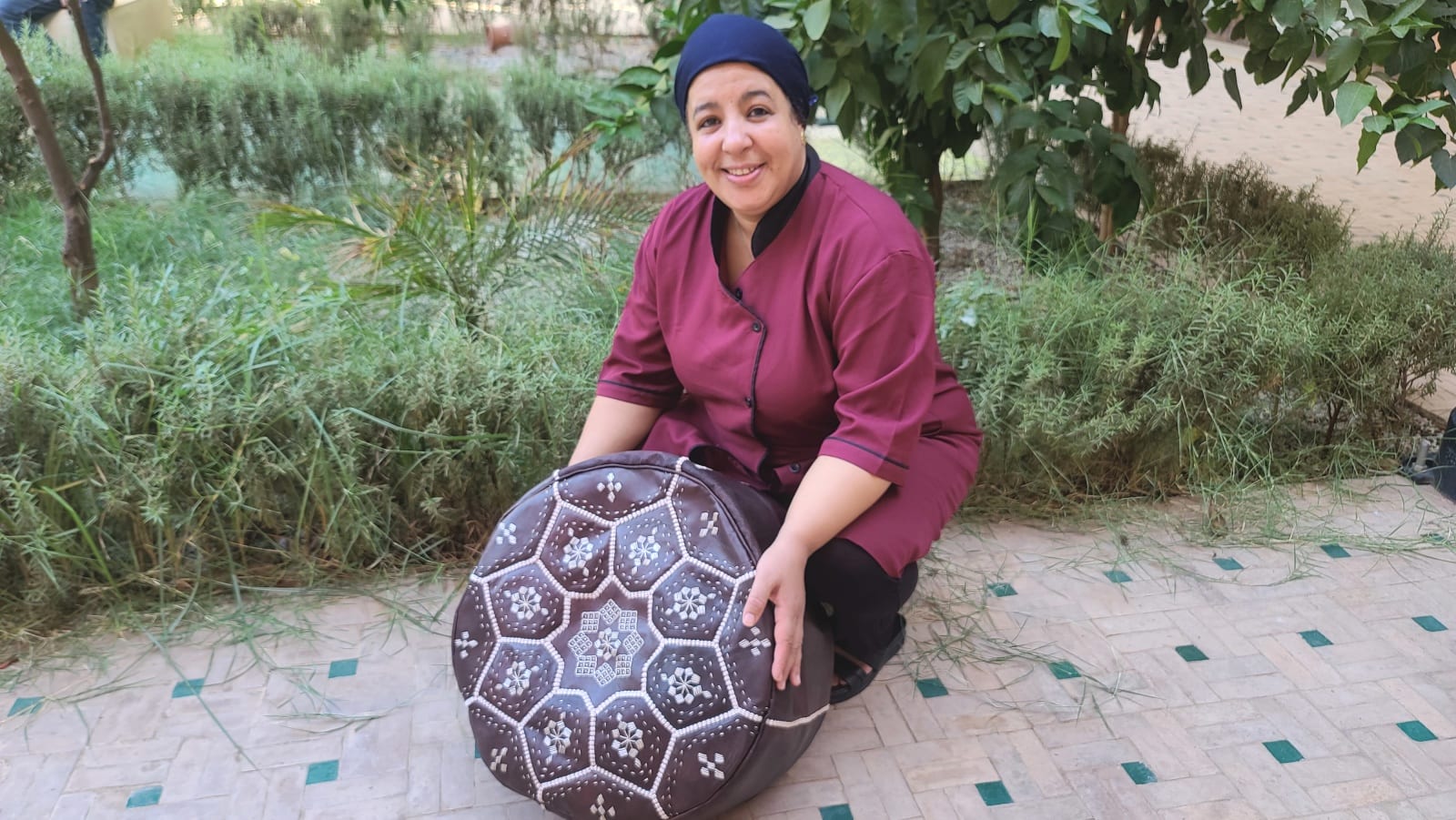  Pouf leather and Sabra silk Brown, White Morocco