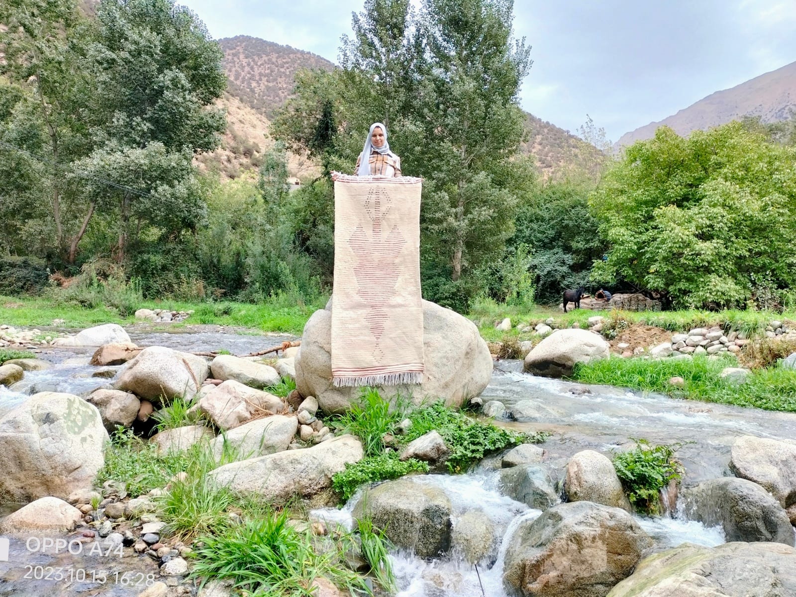 Handmade pileknot rug