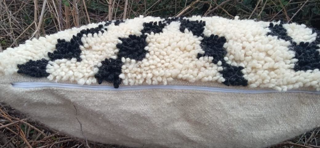 Pillow of wool