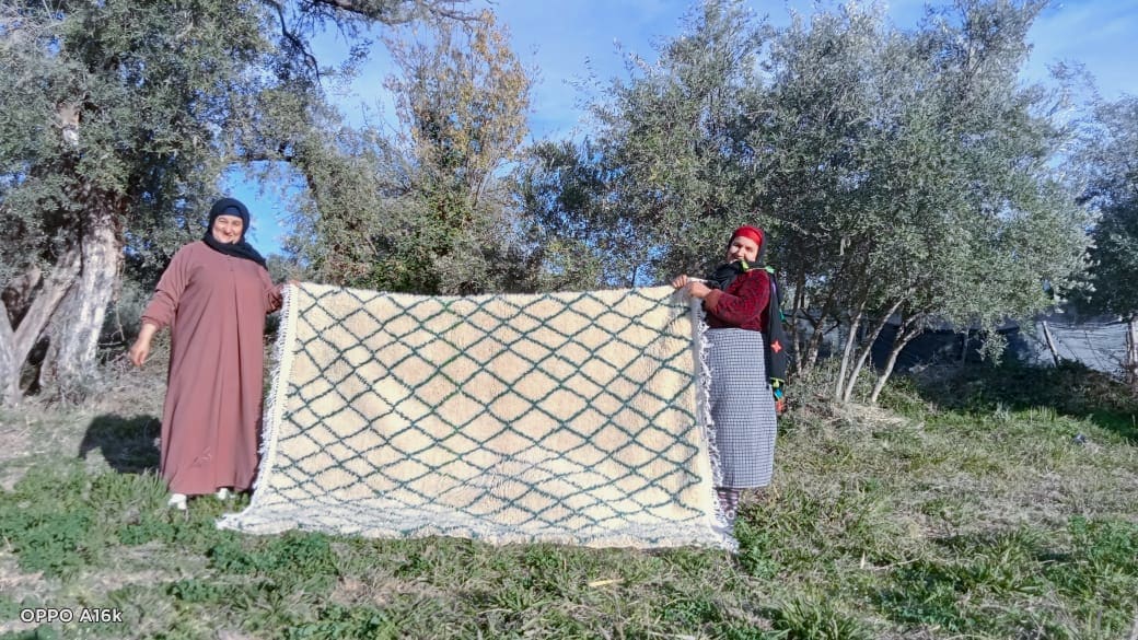 Handmade pileknot rug