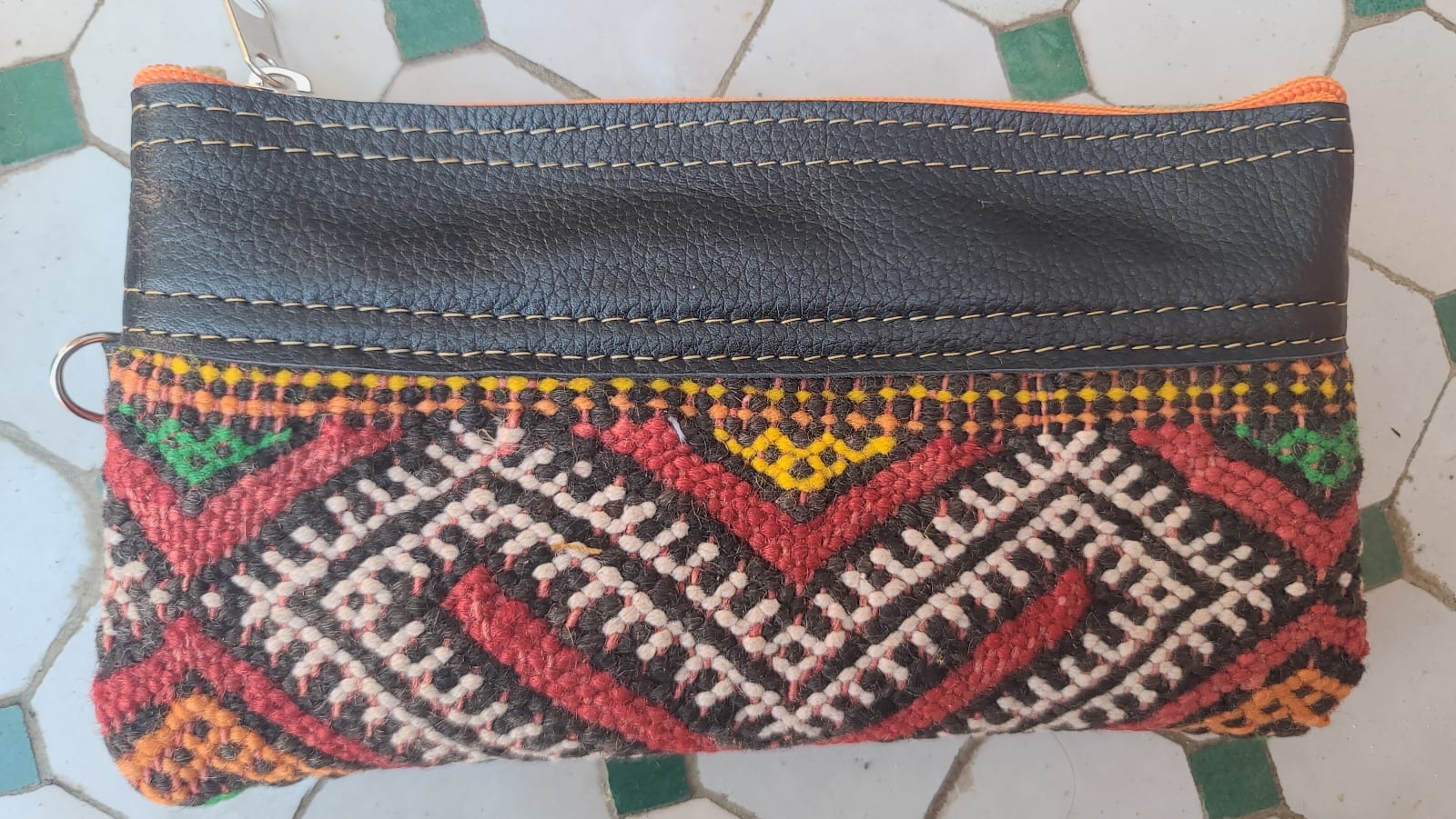   small bag thread and leather Colored Morocco